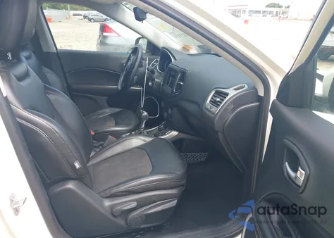 2019 Jeep Compass Latitude 4X4 из США, поврежденный, VIN 3C4NJDBB1KT639082